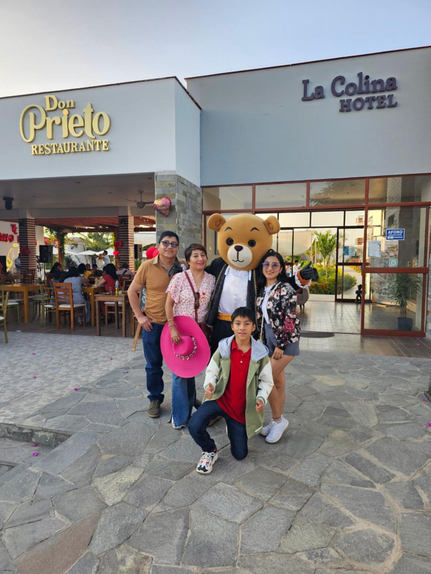 Hotel La Colina Cerro Prieto Bagian luar foto
